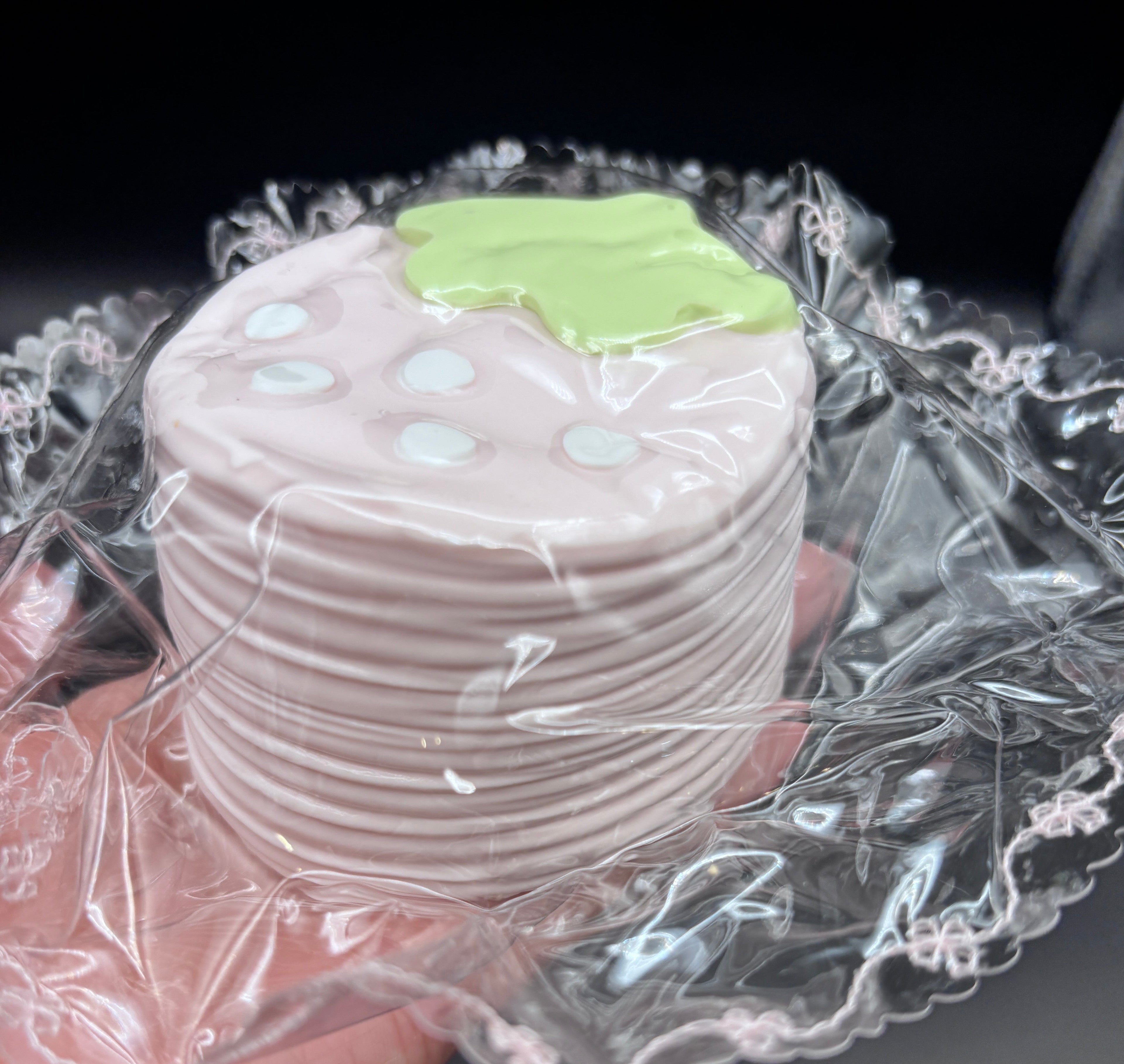 frozen butter textured strawberry cake (read des!) -taba squishy
